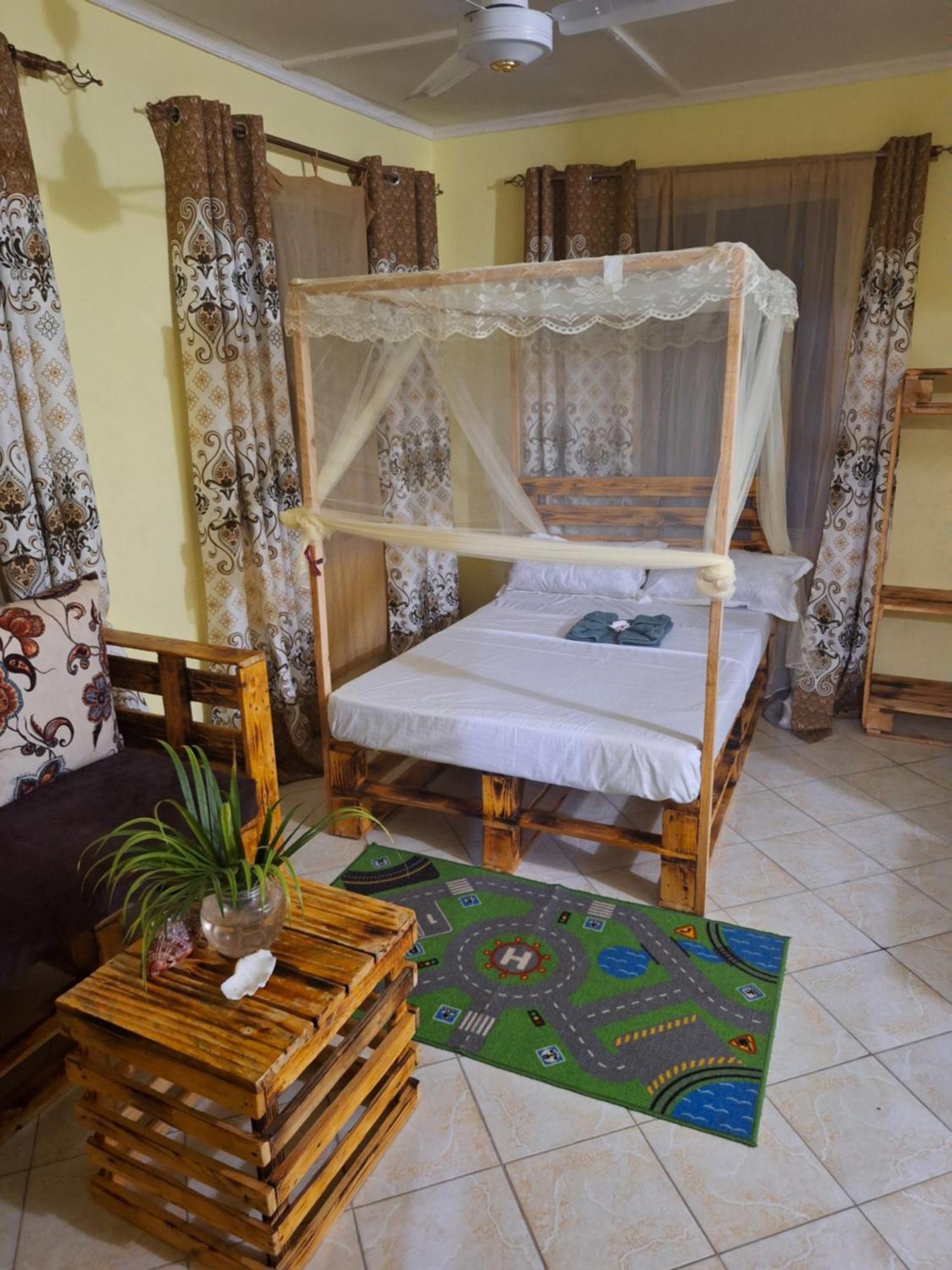 Mount Zion Guest House, Mtwapa Mtomondoni มอมบาซา ภายนอก รูปภาพ
