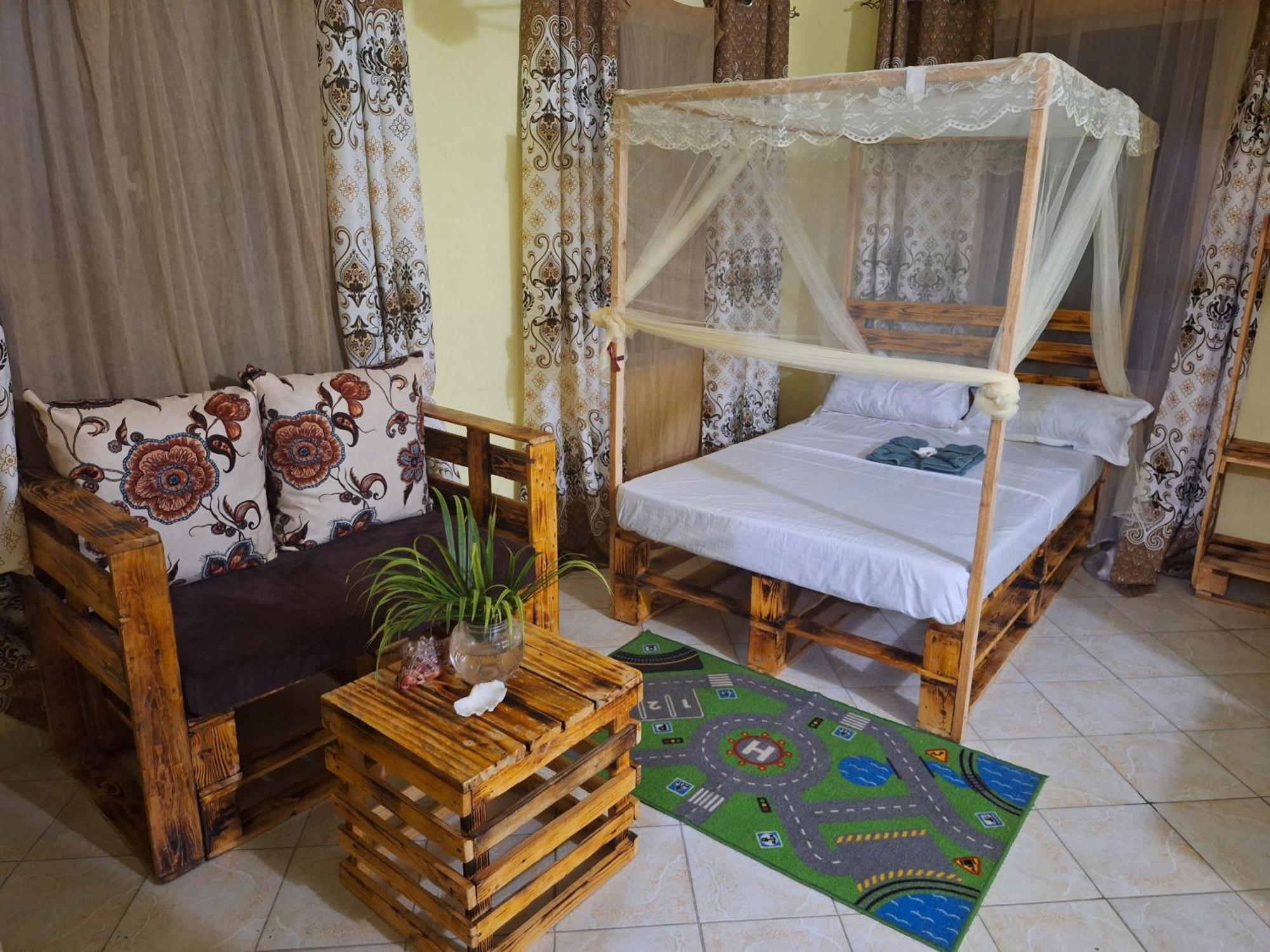 Mount Zion Guest House, Mtwapa Mtomondoni มอมบาซา ภายนอก รูปภาพ